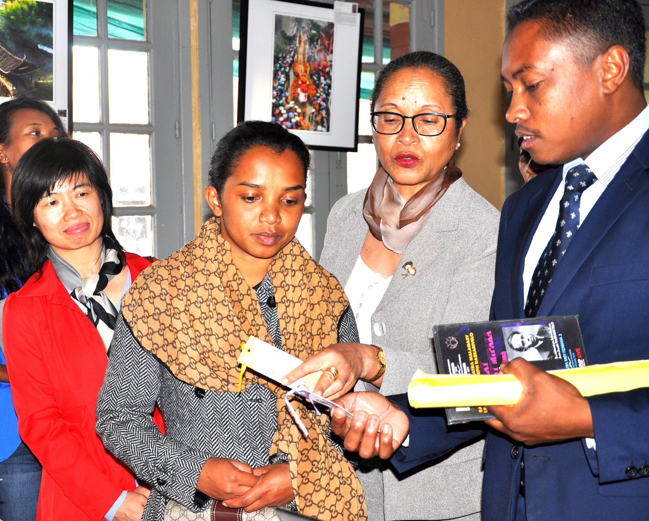 马达加斯加拉贝拉维罗公立学校举办"语言文化"沙龙活动